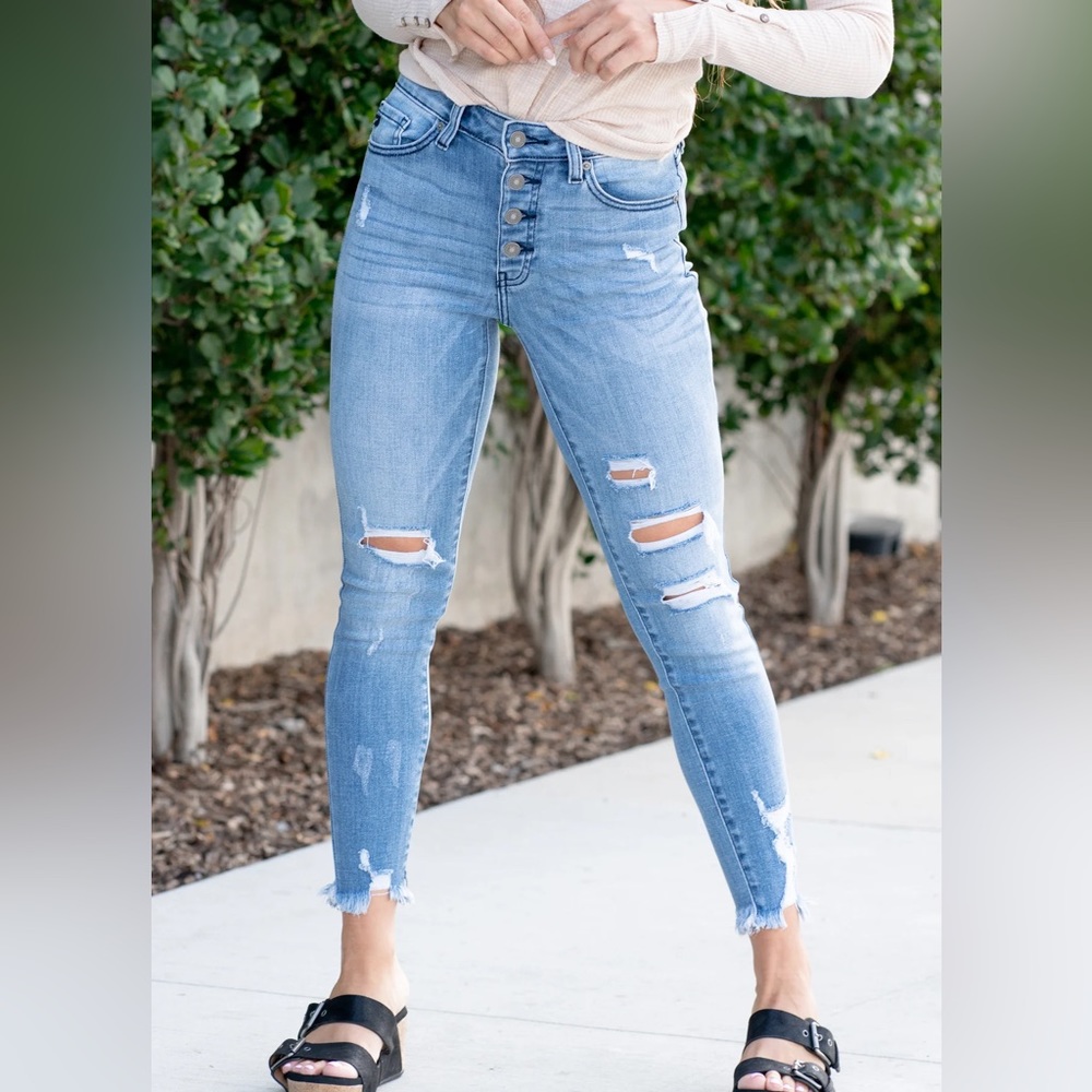 Kancan high rise button fly distressed jeans size 13 gently loved